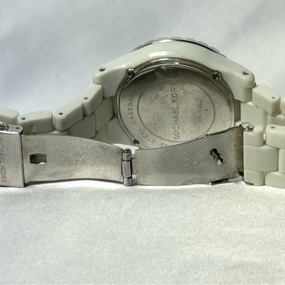 Micheal Kors Jet Set White Sports Watch w/ Box - Picture 4 of 16